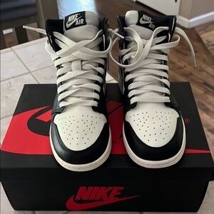 Nike Air Jordan 1 Box in Black and Red